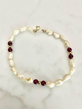 14K Freshwater Pearl Bracelet with Garnet Bead and 14K Gold Bead Accents/Clasp